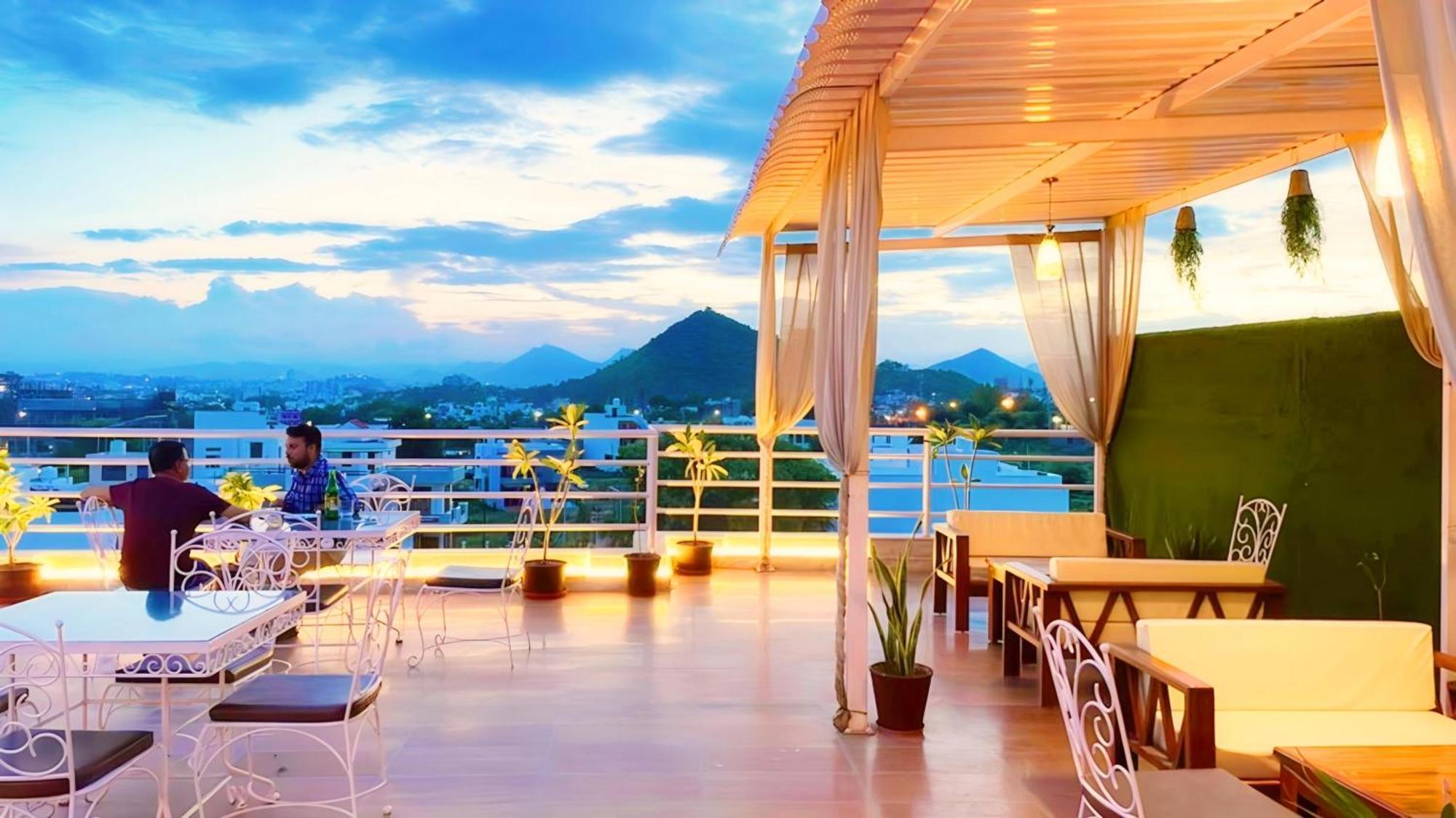 Hotel The Celebration By Amod Best Hotel & Rooftop Udaipur Luaran gambar
