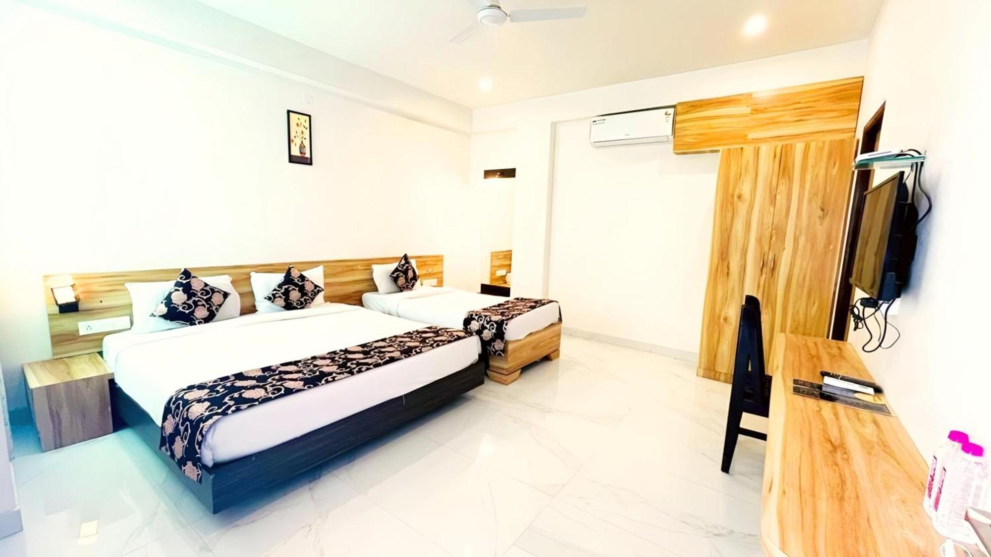 Hotel The Celebration By Amod Best Hotel & Rooftop Udaipur Luaran gambar