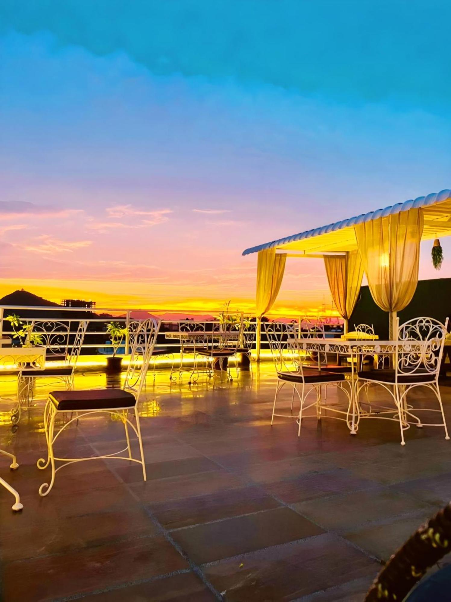 Hotel The Celebration By Amod Best Hotel & Rooftop Udaipur Luaran gambar