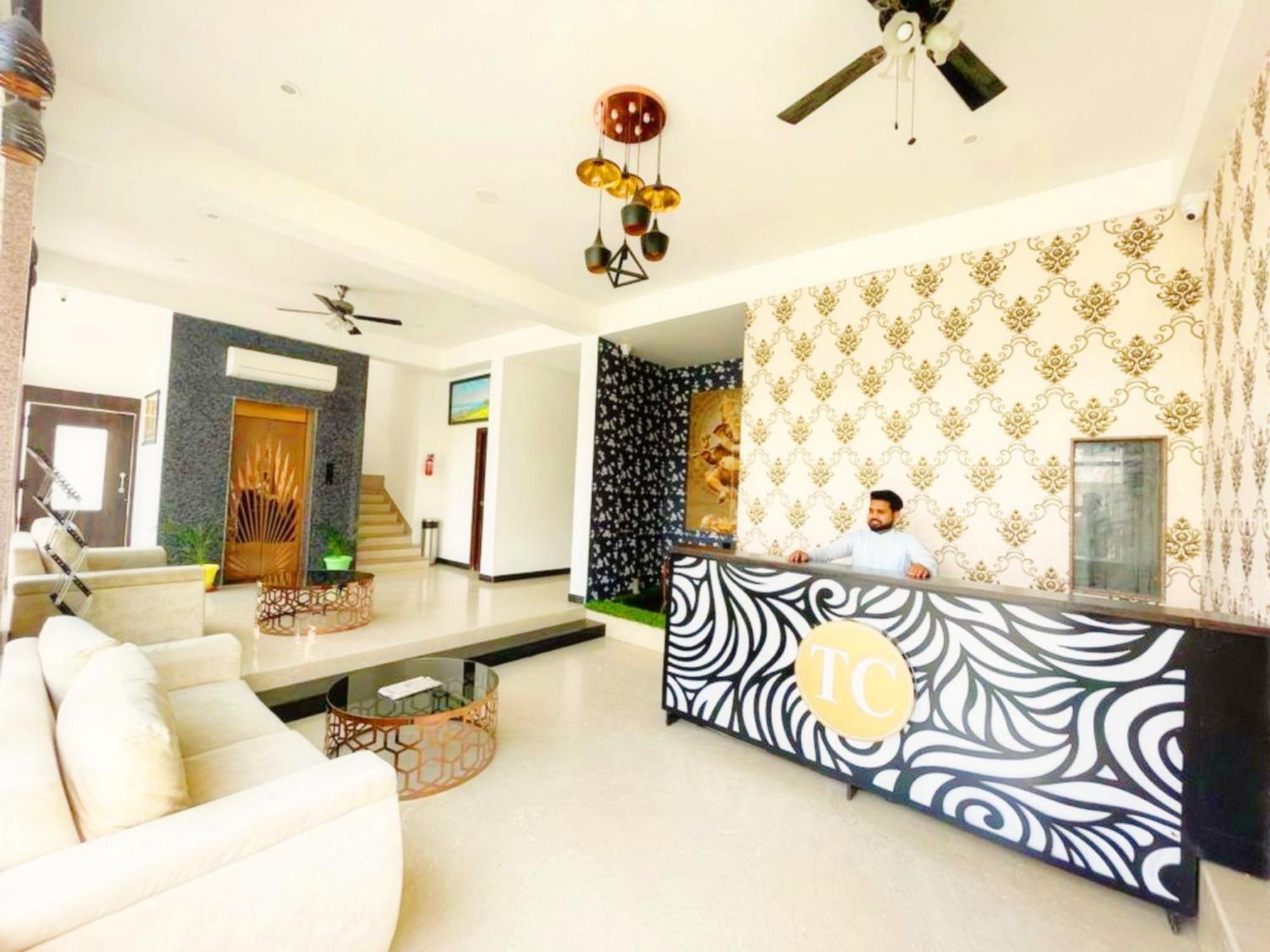 Hotel The Celebration By Amod Best Hotel & Rooftop Udaipur Luaran gambar
